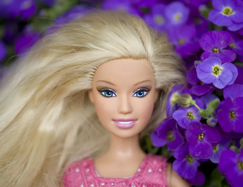 Куклата Барби е показана за първи път на панаир за играчки в САЩ