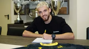 {{ otherArticle[0].article.title }}