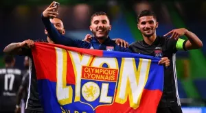 Перфектна атака: От едната до другата врата с 5 паса за 13 секунди - ГОЛ за Лион (ВИДЕО)