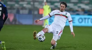 {{ otherArticle[0].article.title }}