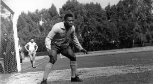 {{ otherArticle[0].article.title }}