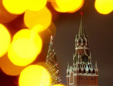 Мъж се опита да подпали коледната елха на Червения площад в Кремъл