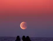 Магическо пълнолуние 2023: Използвате Еротичната ягодова луна на 4 юни, за да промените живота си