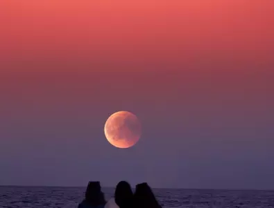 Магическо пълнолуние 2023: Използвате Еротичната ягодова луна на 4 юни, за да промените живота си