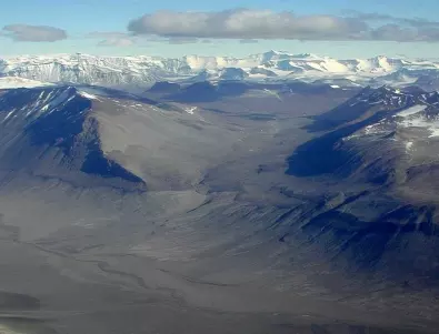Ледът около Антарктида се е свил до най-ниските нива в историята 