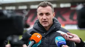 {{ otherArticle[0].article.title }}