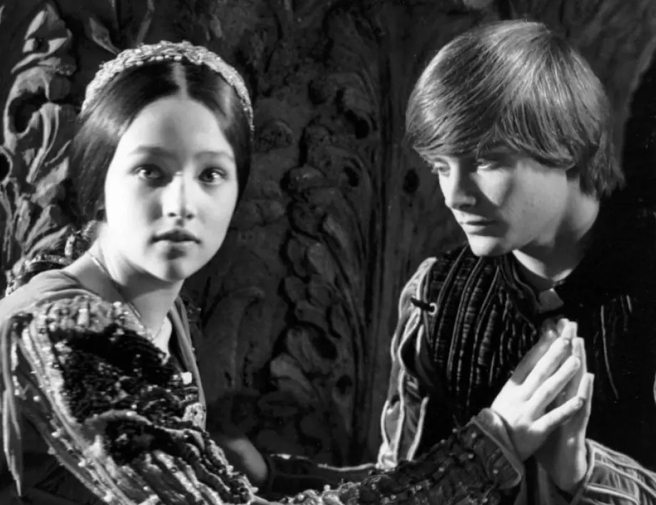Актьорите от класиката "Ромео и Жулиета" искат огромно обезщетение заради гола сцена (ВИДЕО)