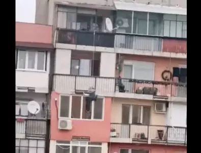 Мъж се спусна по въже от 6-ия етаж в Оряхово (ВИДЕО)
