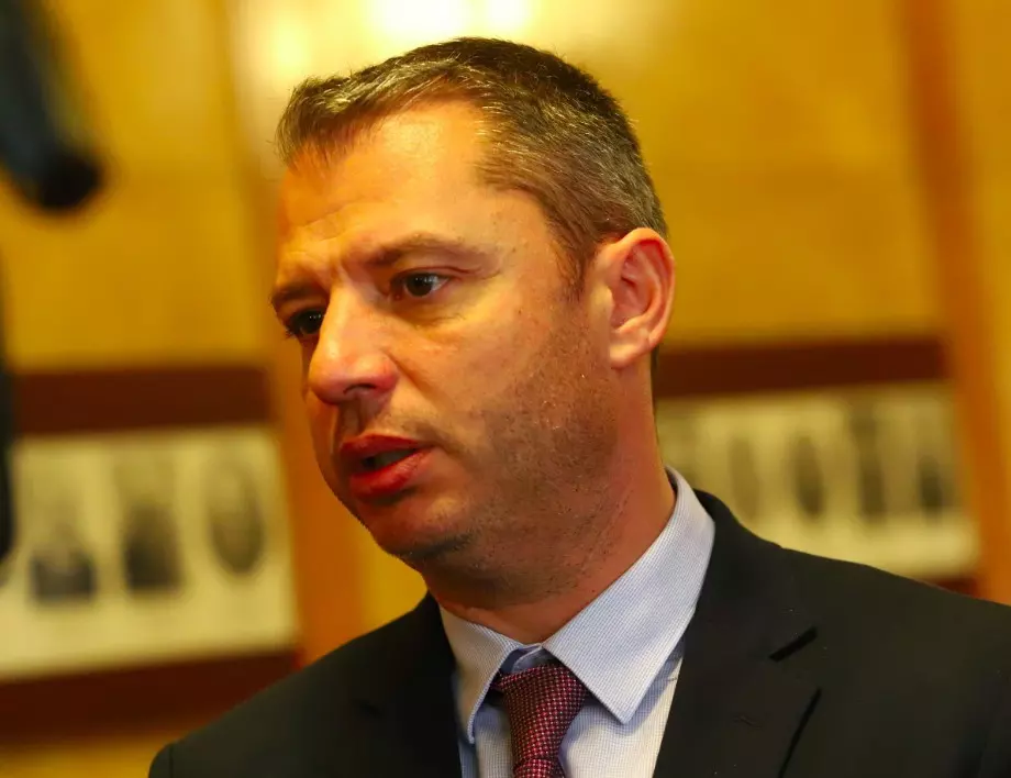Делян Добрев се надява третият мандат да отиде при "Демократична България"