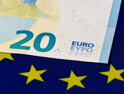 Еврото продължава да се движи в посоката от вчера 