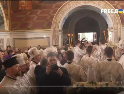 Историческо събитие: Православната църква на Украйна отслужва Коледа в Киево-Печорската лавра (ВИДЕО)