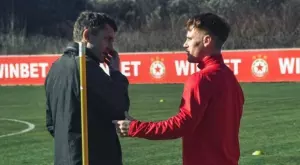 {{ otherArticle[0].article.title }}