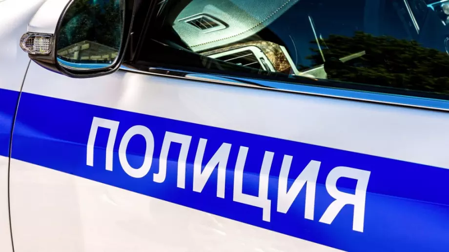 Мъж се заключи в дома си, изведен е с полиция