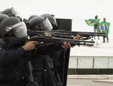 Погромите в Бразилия: Полицията задържа 400 протестиращи, разгромили Конгреса (ВИДЕО)
