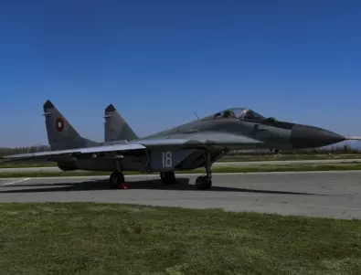 МО опитва да спаси 6 самолета МиГ-29 с поръчка за милиони