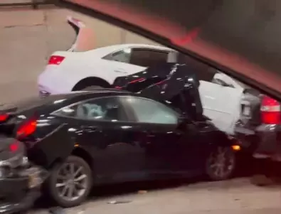Автопилотът на Tesla причини масова катастрофа в тунел (ВИДЕО)