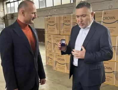 Енергийният министър дари 212 климатика за пострадалите от наводненията в Карловско
