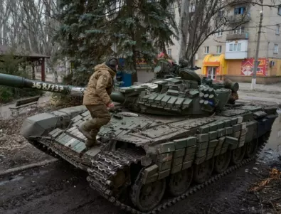 Лондон ще предостави модерни танкове на Украйна (СНИМКИ)