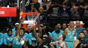 Шампионът Голдън Стейт се разправи със Сан Антонио в историческа вечер за НБА (ВИДЕО)