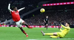 За повече от десетилетие: Лорис никога не си е вкарвал автогол във Висшата лига