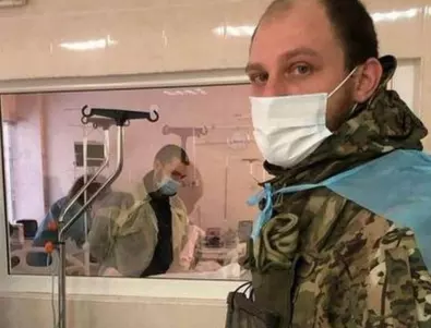 Размахвала кърпа с часове: Боец на фронта научи от видео как майка му е оцеляла в Днипро (СНИМКИ)