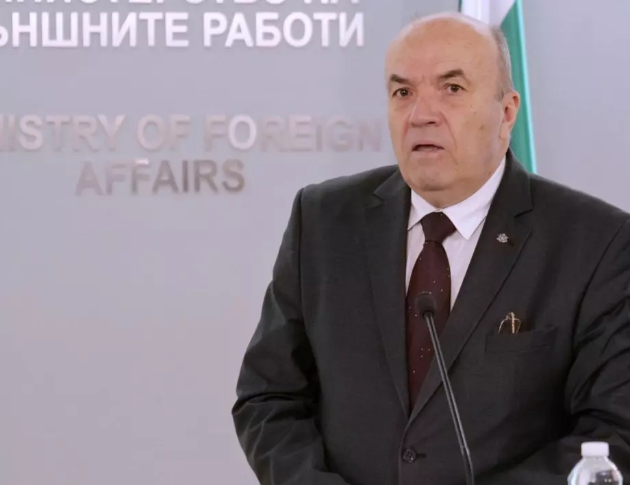 Външният министър в Брюксел: Обстановката в РСМ се влошава, има много антибългарски прояви