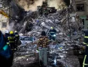 Дрон удари жилищна сграда в Днепър, има загинал