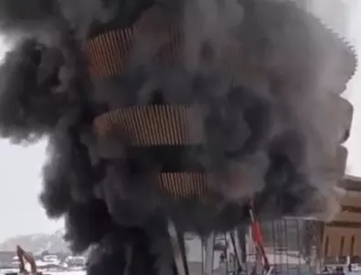 Пожар обхвана най-големия хотел в Русия (ВИДЕО)