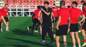 {{ otherArticle[0].article.title }}