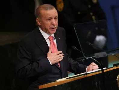 Ердоган обеща да не оставя никой сам в болката след земетресението