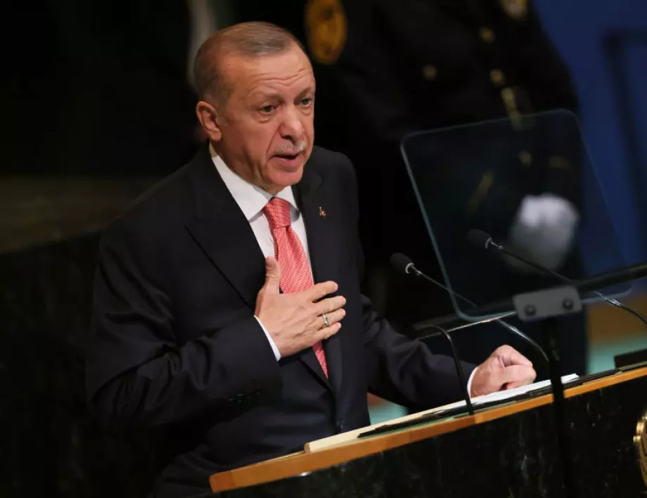 Ердоган е в много добро здраве, симптомите му отшумяват, според здравния министър на Турция 