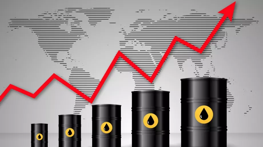 Цените на петрола удариха 10-месечен връх