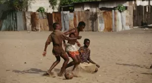 Невероятно: В Кения раздават яйца за спечелилите приза "Играч на мача" (ВИДЕО+СНИМКИ)