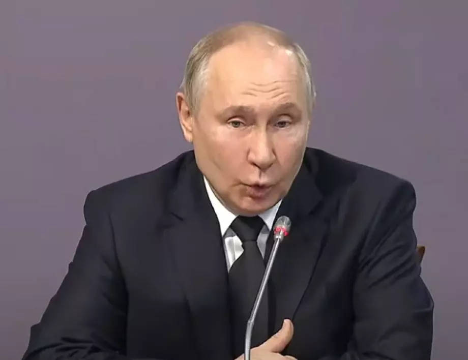 Прокремълска медия нарече Путин обезумял маниак (СНИМКИ)