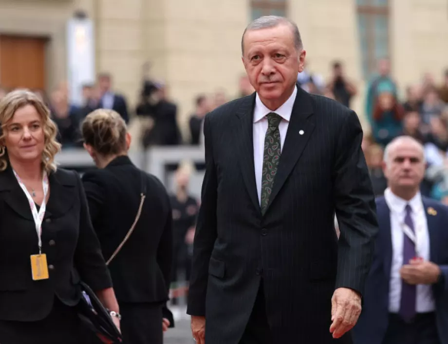 Ердоган се срещна с пострадали от земетресенията в Хатай 
