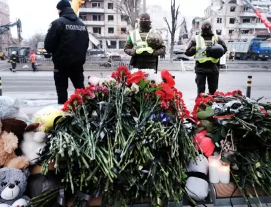 В Русия оставят цветя пред съществуващи паметници за загиналите в Днипро, властите ги махат  (ВИДЕО И СНИМКИ)