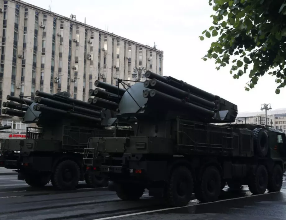 От какво се страхува Путин: Ракетна система се появи на покрива на руското военно министерство (ВИДЕО)