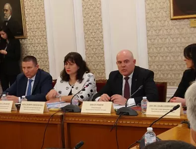 Главният прокурор се чуди да се гордее ли, че се прави закон за Иван Гешев