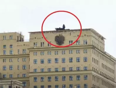 Забавни мемета заляха интернет след като руснаците качиха ПВО по покривите в Москва