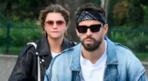 {{ otherArticle[0].article.title }}