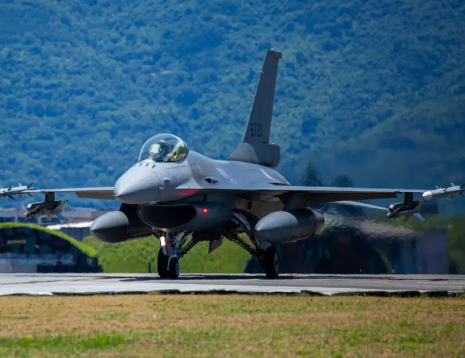 САЩ все още не са казали "Да" за обучението на украински пилоти за F-16