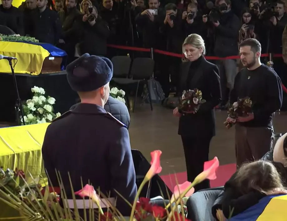 Зеленски не сдържа сълзите си на прощаването със загиналото ръководство на украинското МВР (ВИДЕО и СНИМКИ)