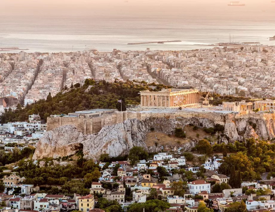 Новият кмет на Атина разхлажда града с дървета