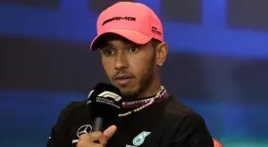 Легендата Хамилтън: Бях бит, замерян с банани и наричан "н***р"