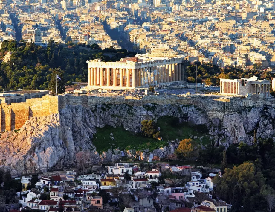 Икономиката не спи: В Гърция удължиха часовете за пазаруване 
