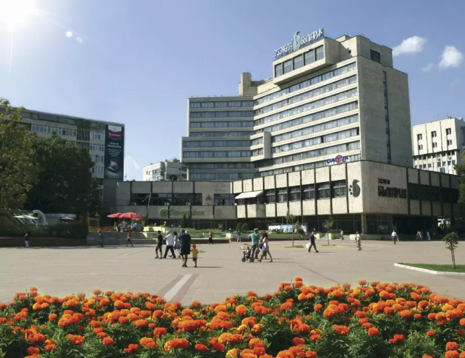 "Дарик Имоти" продава хотела си в центъра на Добрич