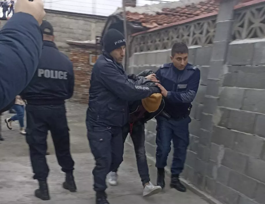 Петима задържани при спецакция в Стамболийски, посегнали на полицаи