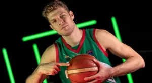 СНИМКИ: Везенков посети мач на Кингс и се срещна с треньора и новия си тим