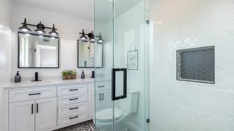 5 дизайнерски трика за визуално увеличаване на банята без ремонт