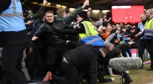 От играчка - плачка: За малко да стане голям инцидент на Нотингам - Манчестър Юнайтед (ВИДЕО)